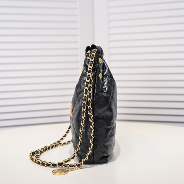 シャネルバッグ背面デザイン